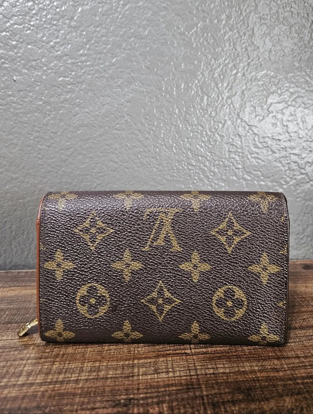 Authentic Louis Vuitton Vintage Tressor Wallet Monogram Canvas